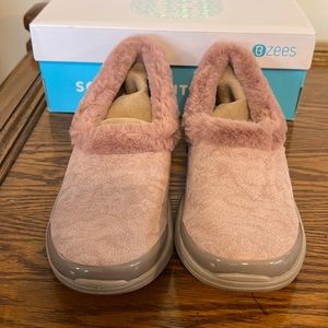 BZees Women's Lovable Sneaker in Blush